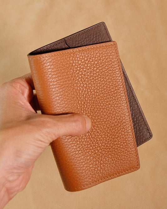 Protège passeport bicolor Marron clair/Ébène - Atelier Eychenne