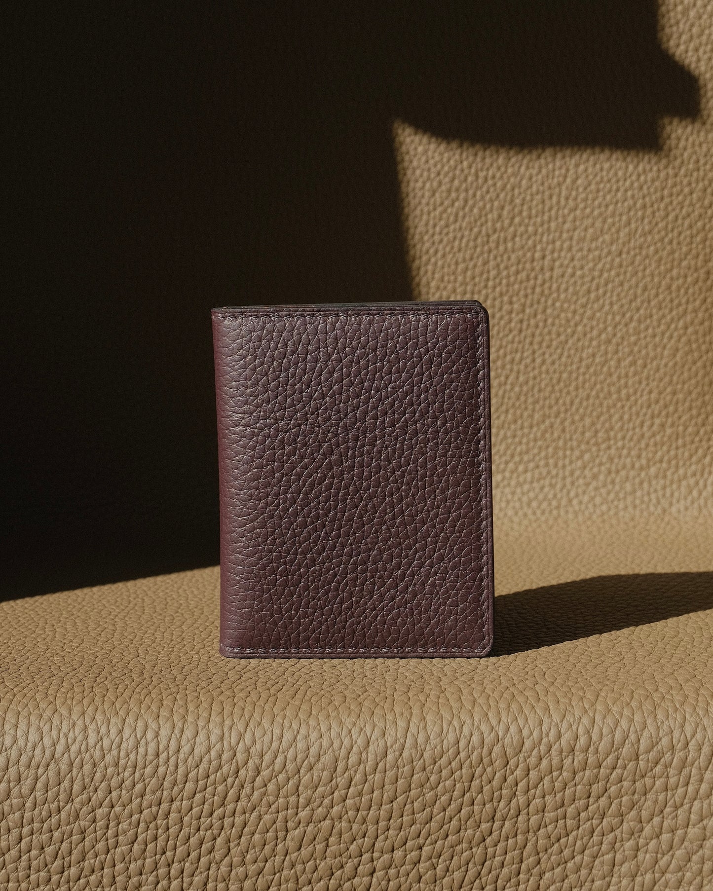 KAIOA V2 - Porte-cartes en Taurillon Mure, Orange et Grenat
