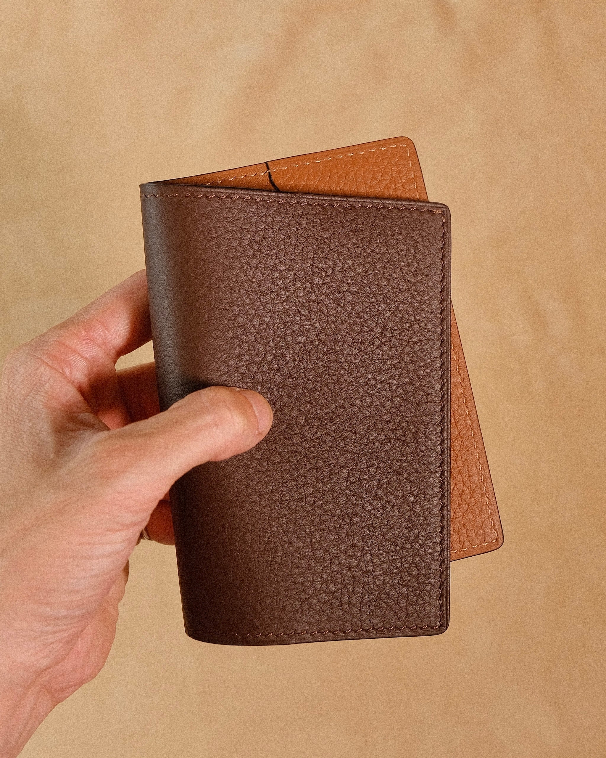 Protège passeport bicolor Ébène/Marron clair - Atelier Eychenne