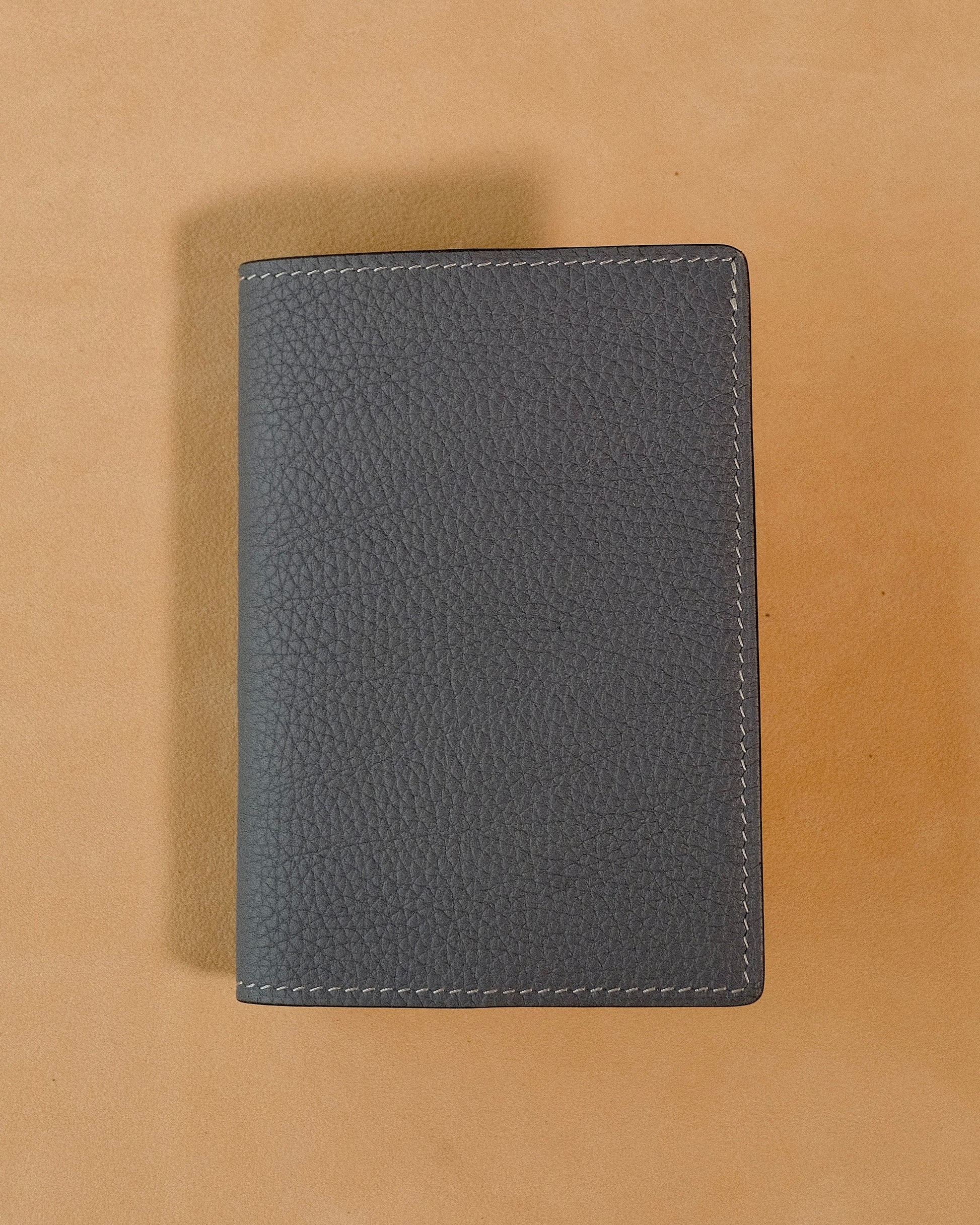 Protège passeport couleur Gris - Atelier Eychenne