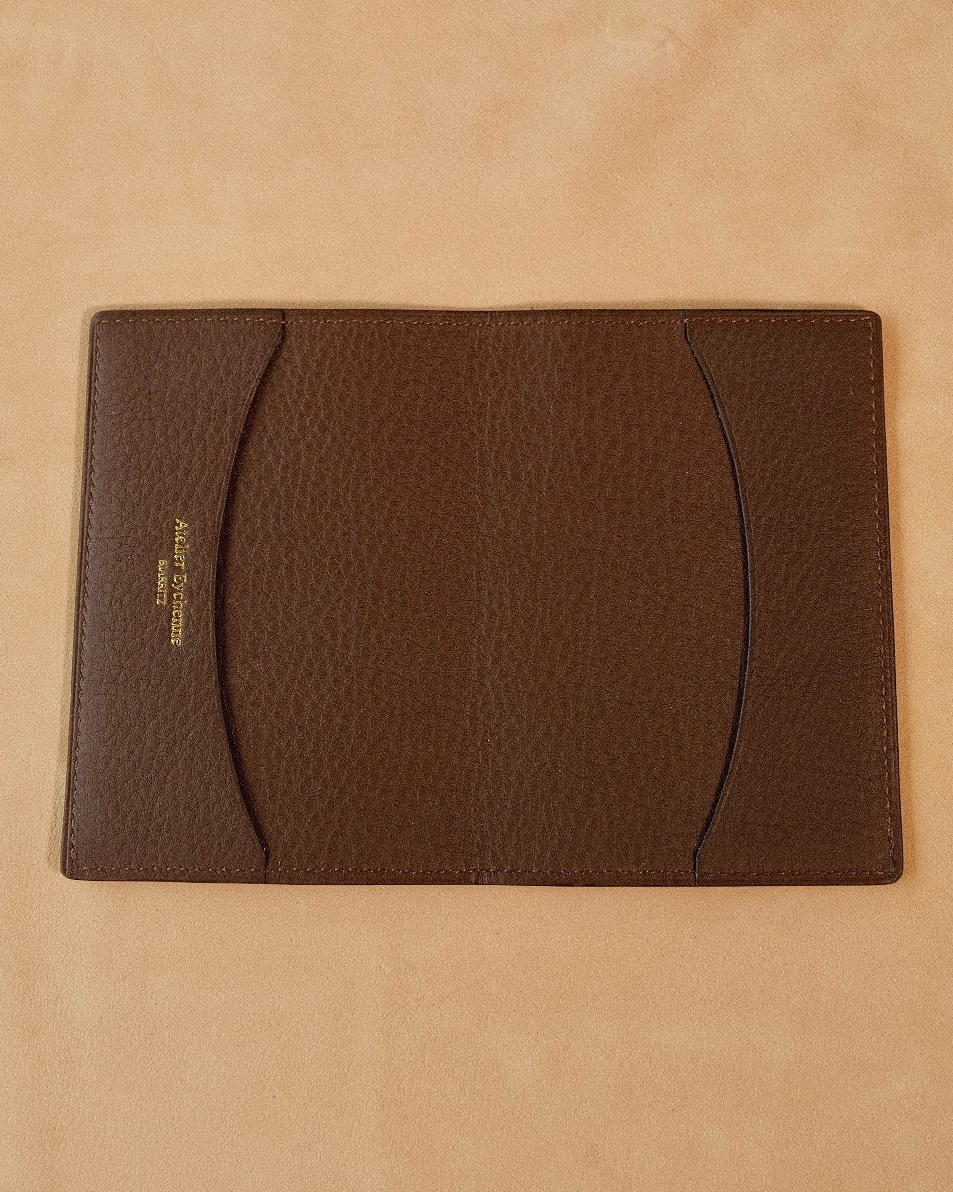 Protège passeport bicolor Marron clair/Ébène - Atelier Eychenne