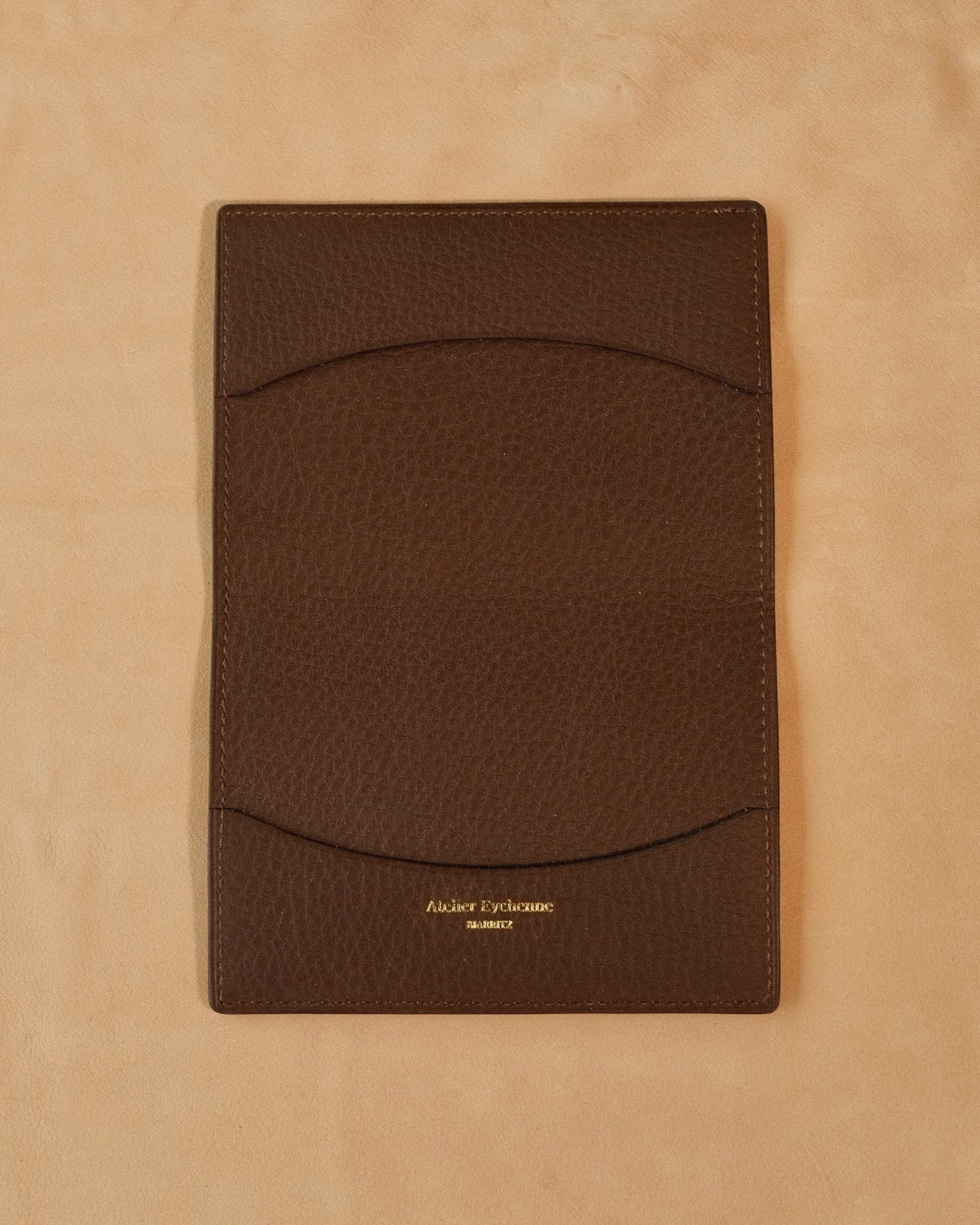Protège passeport bicolor Marron clair/Ébène - Atelier Eychenne