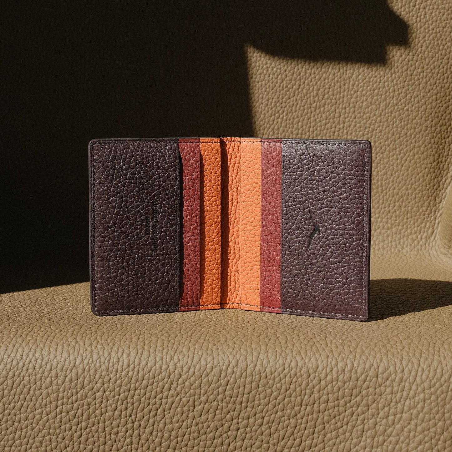 KAIOA V2 - Porte-cartes en Taurillon Mure, Orange et Grenat