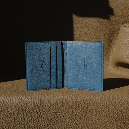 KAIOA V2 - Porte-cartes en Taurillon Noir et Bleu ciel