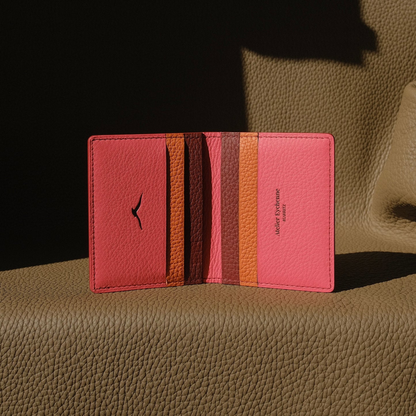 KAIOA V2 - Porte-cartes en Taurillon Rose, Orange et Grenat