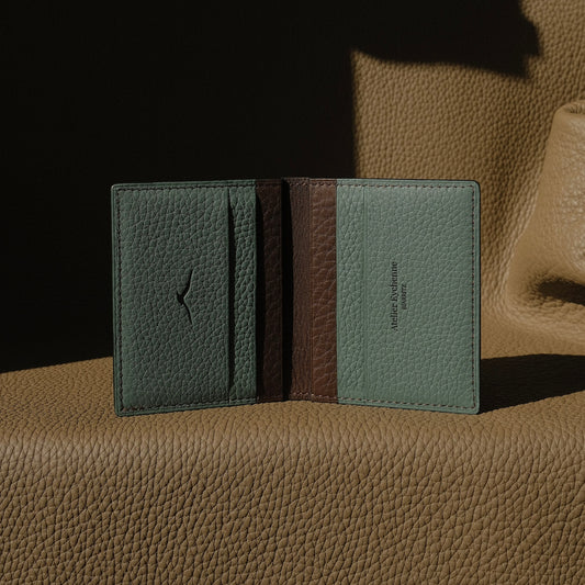 KAIOA V2 - Porte carte en Taurillon Chocolat et Menthe